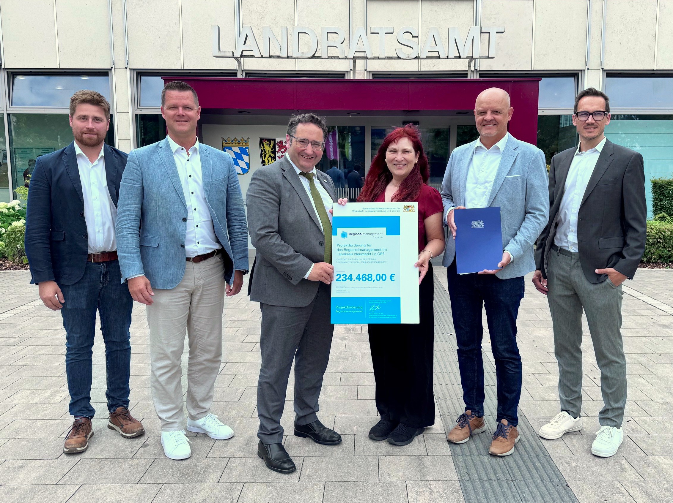Für die neue Förderperiode erhält das Regionalmanagement im Landkreis Neumarkt fast 250.000 € Fördermittel vom Freistaat Bayern.